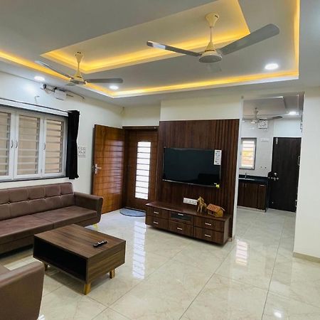 Luxurious 3 Bhk Villa In Bhuj - Shivani Homestay ภายนอก รูปภาพ