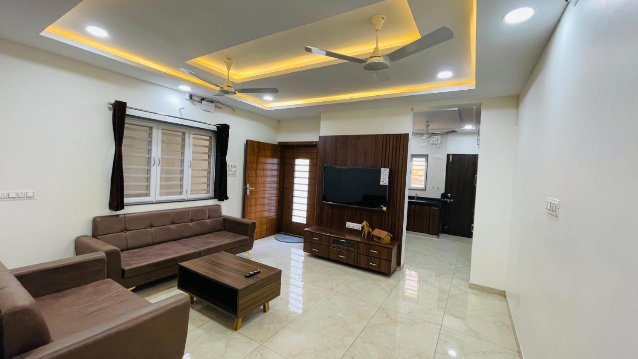 Luxurious 3 Bhk Villa In Bhuj - Shivani Homestay ภายนอก รูปภาพ
